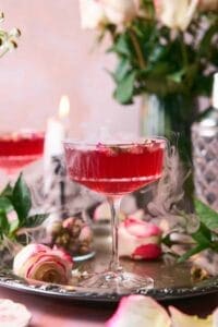 2 Love potion cocktails with roses anda candle