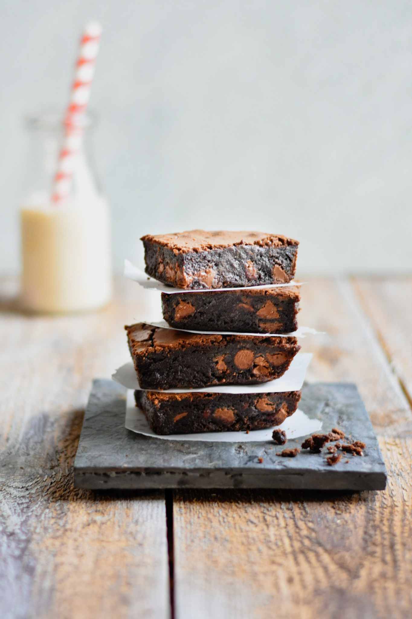 chocolate brownies and milk