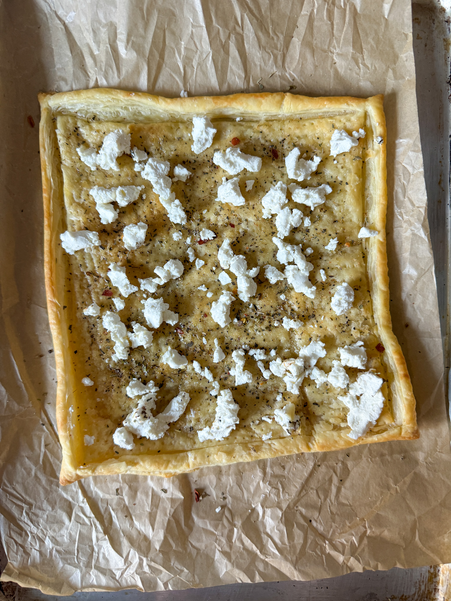 Pre-cooked puff pastry with goat cheese