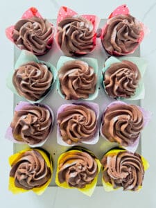 chocolate cupcakes with buttercream frosting