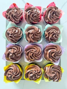chocolate cupcakes with buttercream frosting