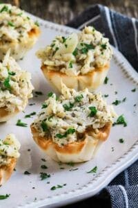 easy vegan crab bites on a plate with parsley for appetizer & cocktail pairings party