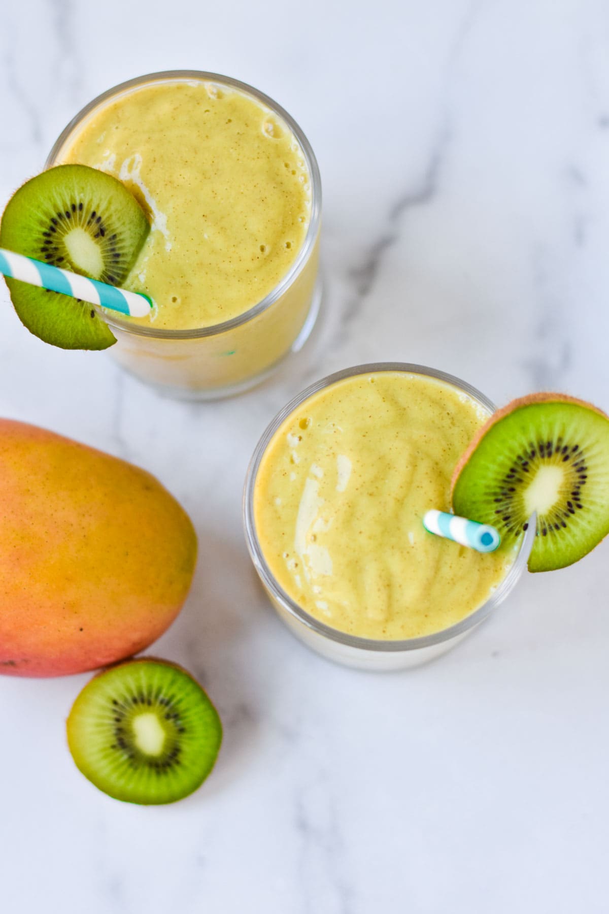 mango and kiwi smoothies