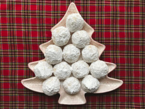 snowballs on a christmas tree plate on red plaid