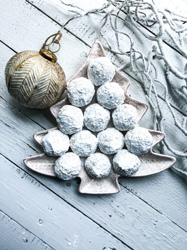 Snowball Cookies (Russian Tea Cakes) - The Perks of Being Us