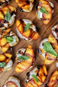 peach crostini bites