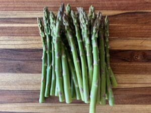 asparagus on a cutting board